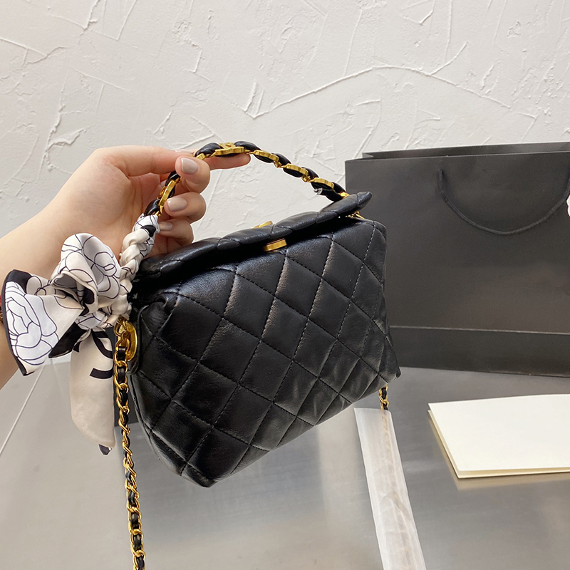 patent leather hand bag classic fashion brand designers luxurys women crossbody lamb bags real lambs skin handbags gold chain original imita
patent leather hand bag classic fashion brand designers luxurys women crossbody lamb bags real lambs skin handbags gold chain original imita