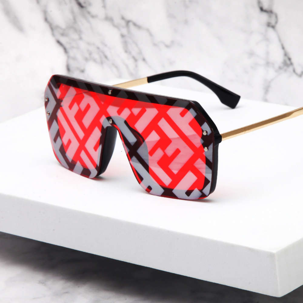New trend large frame letter Sunglass Women's personalized one-piece watermark lens men's versatile SunglassU2ZM, White;black
New trend large frame letter Sunglass Women's personalized one-piece watermark lens men's versatile SunglassU2ZM, White;black