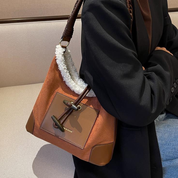 Evening Bags Autumn Frosted Women's Bag Fashionable Large-Capacity Messenger One-Shoulder Bucket Plush Handbag, Black
Evening Bags Autumn Frosted Women's Bag Fashionable Large-Capacity Messenger One-Shoulder Bucket Plush Handbag, Black