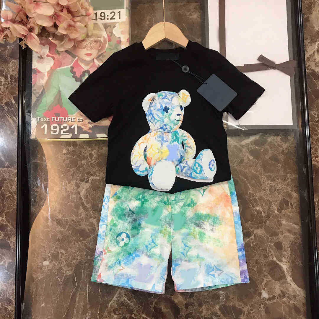 2021 summer designer girls t shirts+ shorts 2pics sets children's wear girls t shirts cotton shorts for boys Crayon graffiti black
2021 summer designer girls t shirts+ shorts 2pics sets children's wear girls t shirts cotton shorts for boys Crayon graffiti black