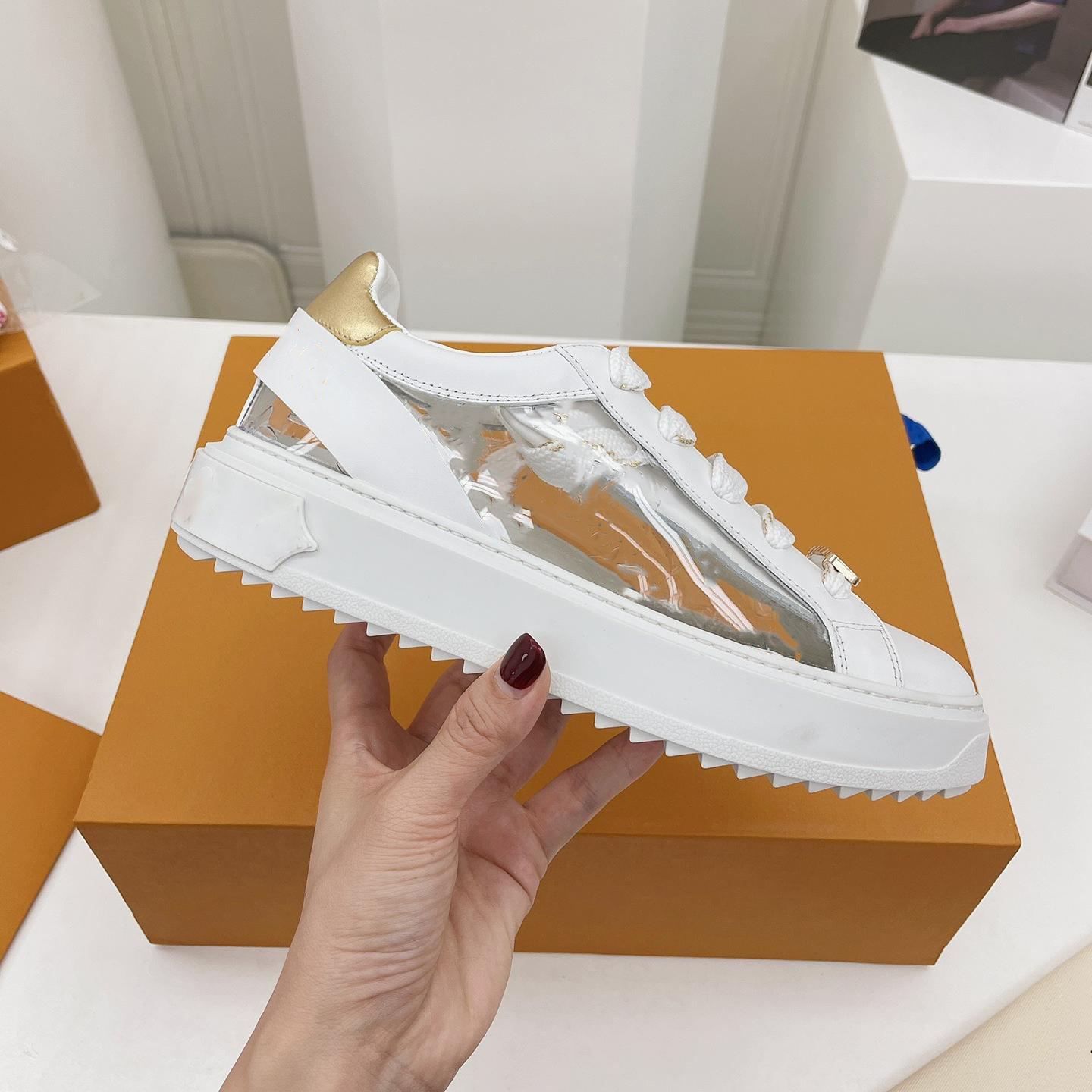 2022SS Women Fashion Leather Time Out Sneaker shoes Transparent Rubber Platform Luxurys Designers Casual Shoe With Old Flowers Socks Old lace 35-39, Box
2022SS Women Fashion Leather Time Out Sneaker shoes Transparent Rubber Platform Luxurys Designers Casual Shoe With Old Flowers Socks Old lace 35-39, Box