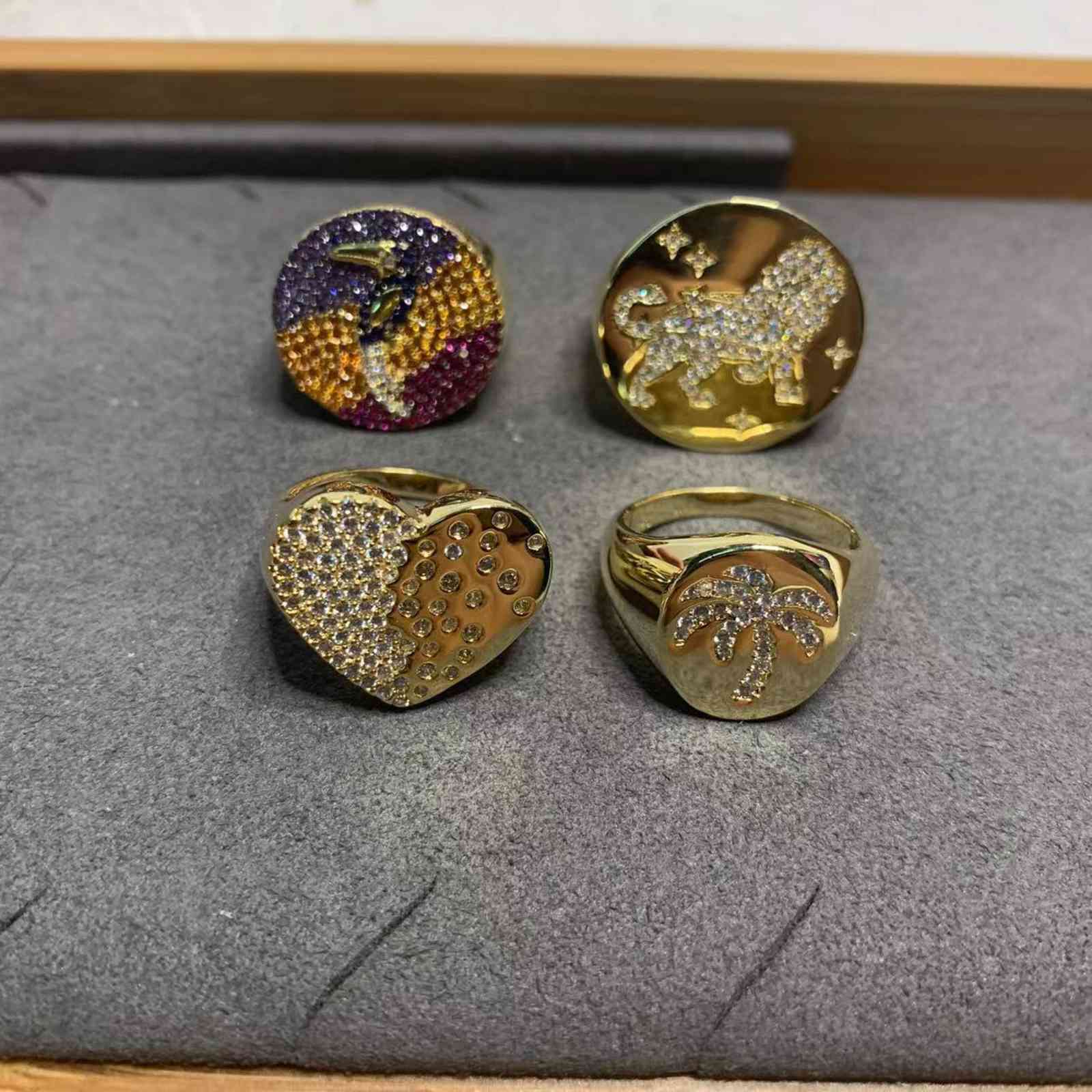 a Family Tropical Wind Big Billed Bird Ring Female Leo Palm Leaf Seal August Heart Batch