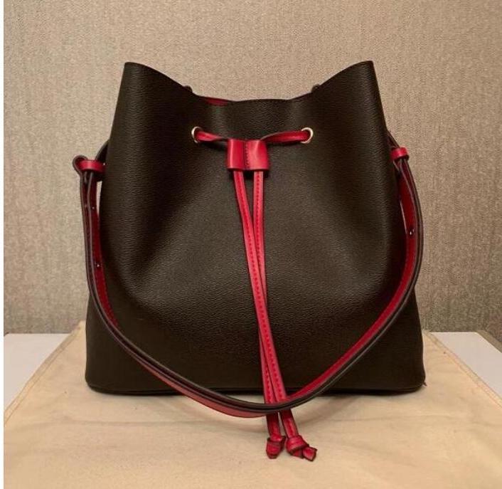 Louisbags_18 Luxury designer handbag LOULOU shaped seam leather ladies metal chain shoulder bag high quality flap bag messenger b, Black
Louisbags_18 Luxury designer handbag LOULOU shaped seam leather ladies metal chain shoulder bag high quality flap bag messenger b, Black
