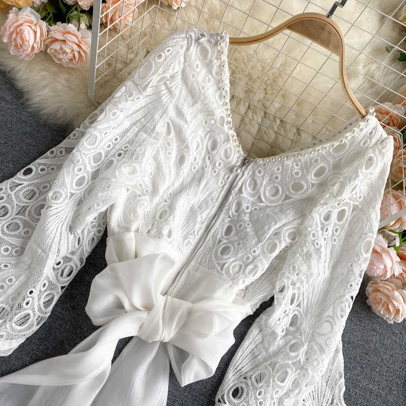 Court Women Hollowed-out Lace Long Sleeve High Waist Short Tops Lady Fashion Elegant Bead Shirt Korean Clothing Blouse P518 210527