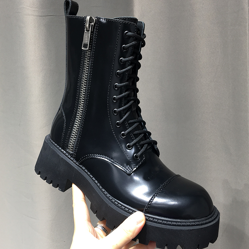 Luxury Designer womens Half Boots Top quality Genuine Leather shoe Lace Up Thick bottom Martin Boot Zip big Round Toes Ankle Booties women shoes, Black open bead
Luxury Designer womens Half Boots Top quality Genuine Leather shoe Lace Up Thick bottom Martin Boot Zip big Round Toes Ankle Booties women shoes, Black open bead