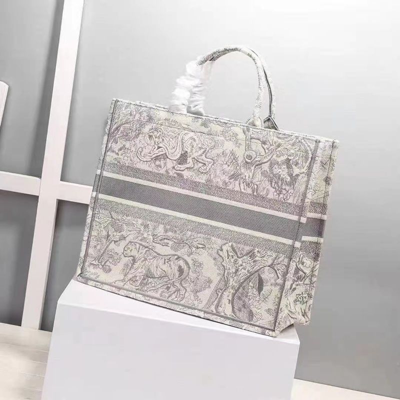 2021 women luxury designer totes crossbody bags shoulder bag ladies name brand book tote tiger embroidery large handbag luxurys designers ha
2021 women luxury designer totes crossbody bags shoulder bag ladies name brand book tote tiger embroidery large handbag luxurys designers ha