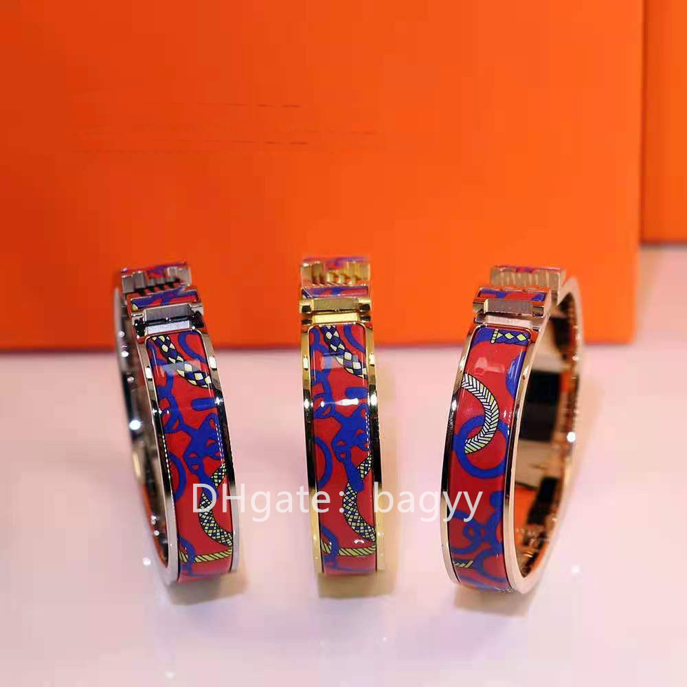 Jewelry Ladies Love rings herme Bracelet Pendant Necklaces Screw carti Earrings Van Party Wedding Couple Gift Fashion Cleef designer Arpels, Golden;silver
Jewelry Ladies Love rings herme Bracelet Pendant Necklaces Screw carti Earrings Van Party Wedding Couple Gift Fashion Cleef designer Arpels, Golden;silver