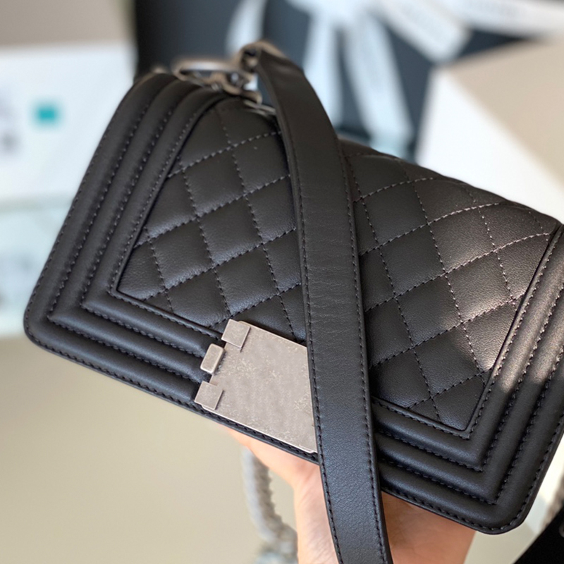 Designer Women shoulder bag V lock small Diamond Lattice Genuine Leather classic golden lady wallet crossbody bags
Designer Women shoulder bag V lock small Diamond Lattice Genuine Leather classic golden lady wallet crossbody bags