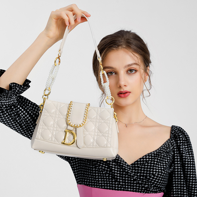 brand Genuine leather female bag woman 2021 trendy rhombus chain bag high quality one-shoulder messenger bag handbag, White
brand Genuine leather female bag woman 2021 trendy rhombus chain bag high quality one-shoulder messenger bag handbag, White