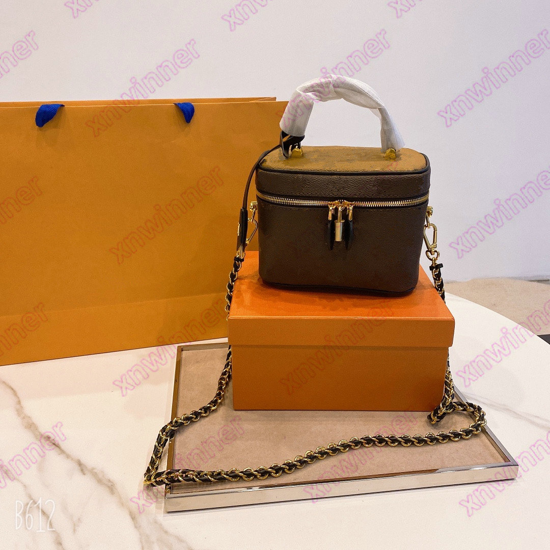 Vanity PM Nice BB Crossbody Designer Womens Mini Leather-Chain Bag Game On Leather Handbags Designers Luxurys Cross-body 2WAY Purse Wallets
Vanity PM Nice BB Crossbody Designer Womens Mini Leather-Chain Bag Game On Leather Handbags Designers Luxurys Cross-body 2WAY Purse Wallets