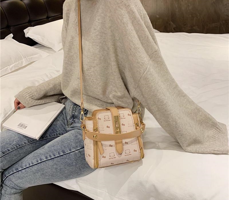 Bucket Bow-Knot Square New Summer Leather Handbag Messenger Women PU Animal 2020 4 Style FANTASY Cat For Shoulder Bag Female02 Asowd, Red
Bucket Bow-Knot Square New Summer Leather Handbag Messenger Women PU Animal 2020 4 Style FANTASY Cat For Shoulder Bag Female02 Asowd, Red