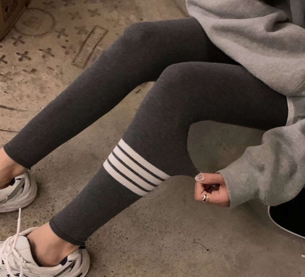 yoga high waist fashion stretch slim Pants four bar luminous women's knitting striped Leggings, Gray
yoga high waist fashion stretch slim Pants four bar luminous women's knitting striped Leggings, Gray