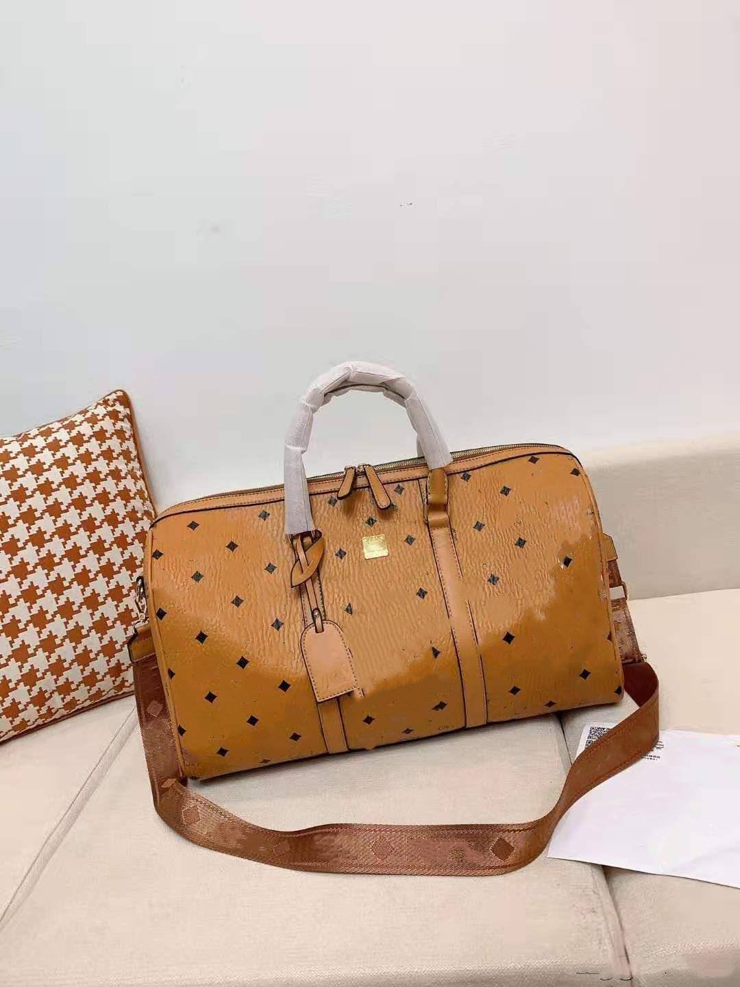 One shoulder airport travel bag designed by the same designer for men and women Color pattern size 45cm, Yellow
One shoulder airport travel bag designed by the same designer for men and women Color pattern size 45cm, Yellow