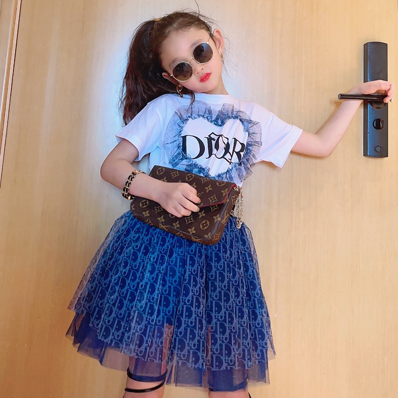 Designer Girls letter printed clothing sets children falbala love heart short sleeve T-shirt+gauze tutu skirts 2pcs Luxury Kids Summer outfits A6744, White
Designer Girls letter printed clothing sets children falbala love heart short sleeve T-shirt+gauze tutu skirts 2pcs Luxury Kids Summer outfits A6744, White