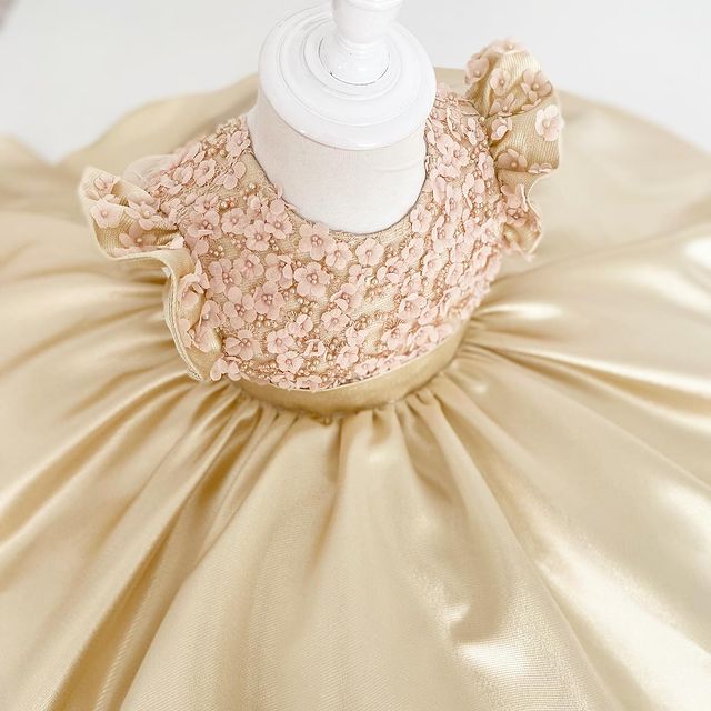 2021 Gold Beaded Flower Girl Dresses Ball Gown Bow Satin Backless Lilttle Kids Birthday Pageant Weddding Gowns