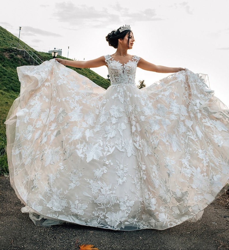 2021 White A Line Wedding Dresses Plus Size Bridal Gowns Jewel Neck Appliques Covered Button Sleeveless Vestios De Novia