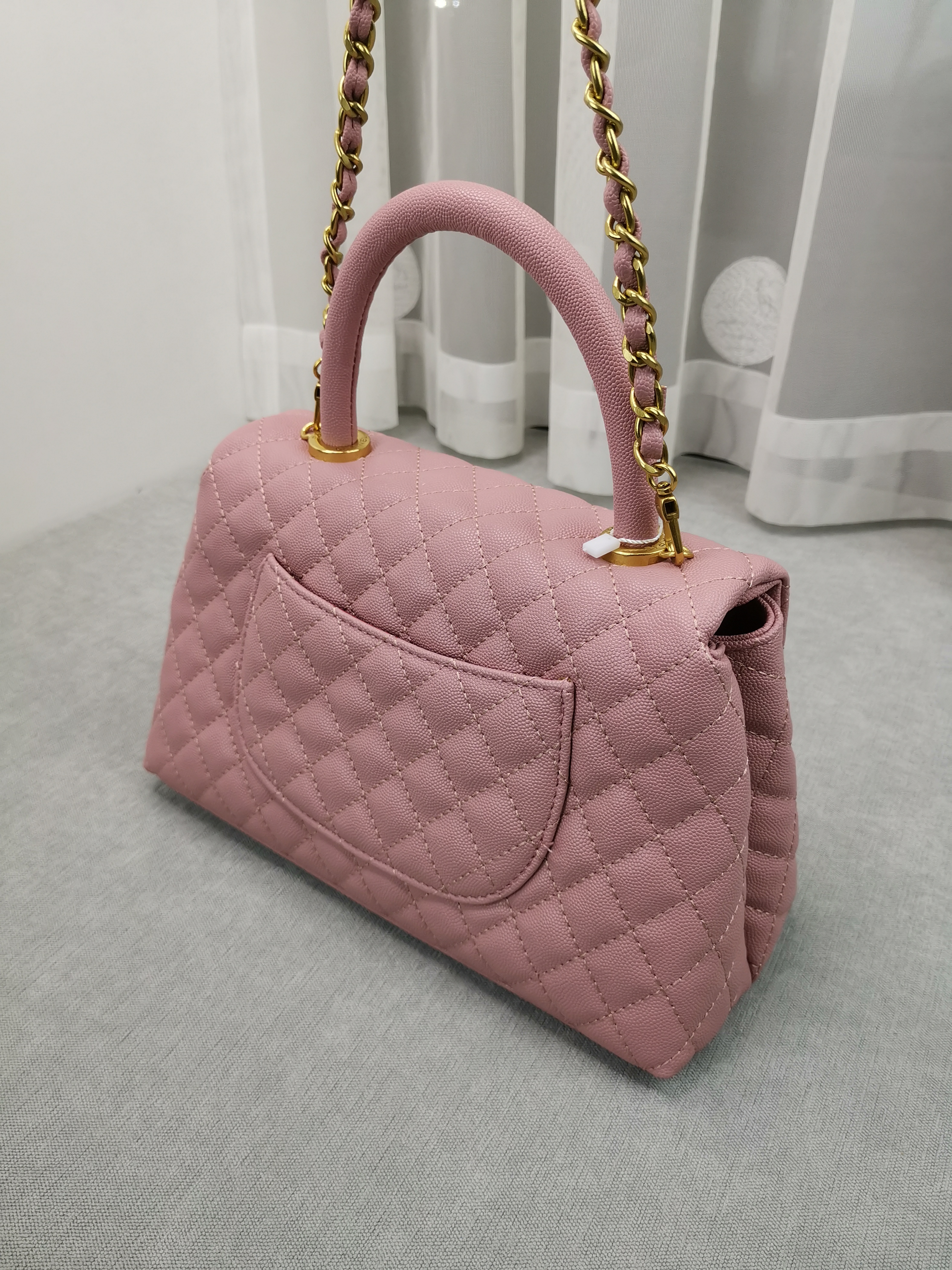 Luxury Designers Women Bag Leather Metal Golden Chain Hard handle Handbags Fashion Girl High Capacity Caviar diamond Grid Bags, Red
Luxury Designers Women Bag Leather Metal Golden Chain Hard handle Handbags Fashion Girl High Capacity Caviar diamond Grid Bags, Red