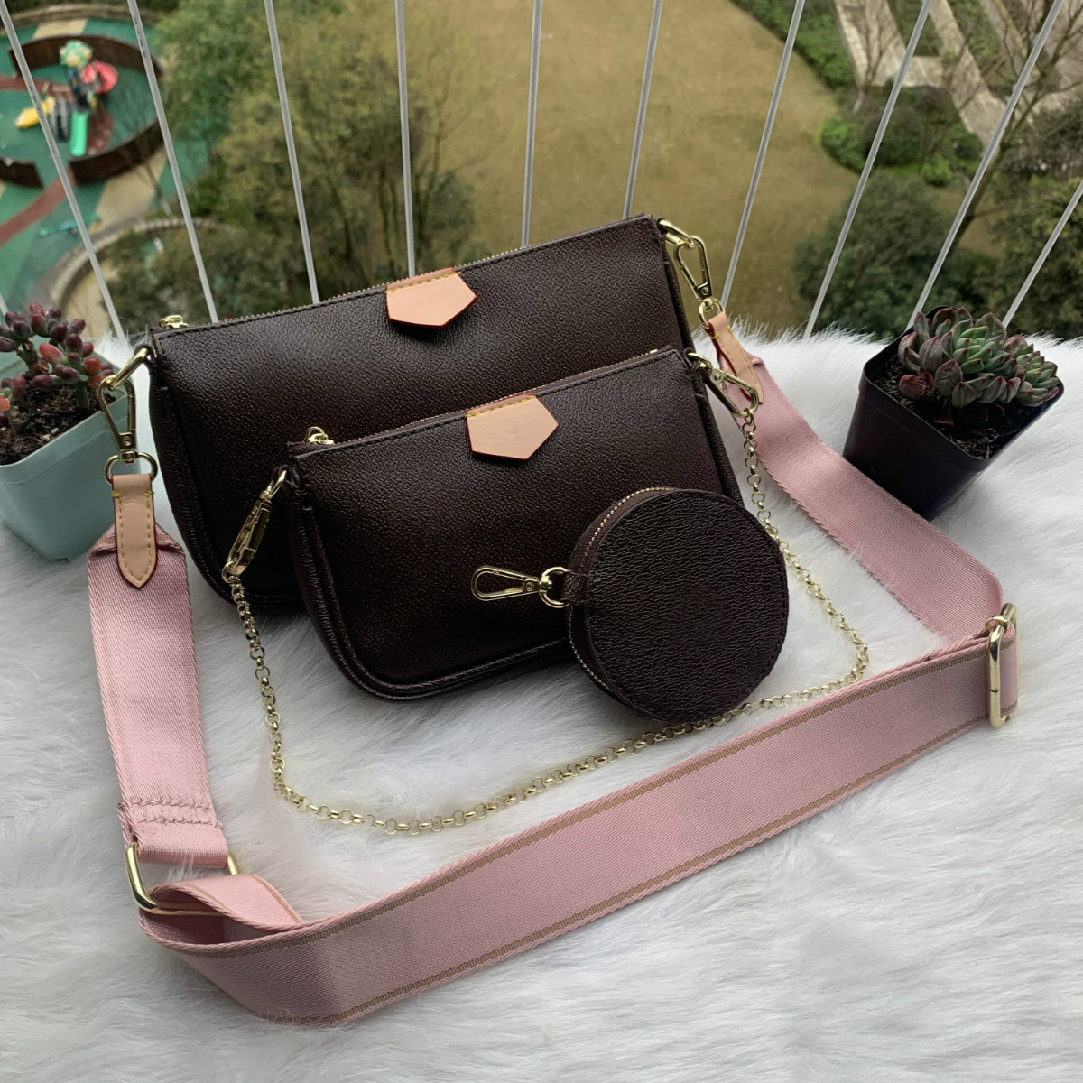 Multi Pochette Crossbody Bag Shoulder Bags women Accessoires Purses printing Flower 3pcs box with box dust bag, No box
Multi Pochette Crossbody Bag Shoulder Bags women Accessoires Purses printing Flower 3pcs box with box dust bag, No box