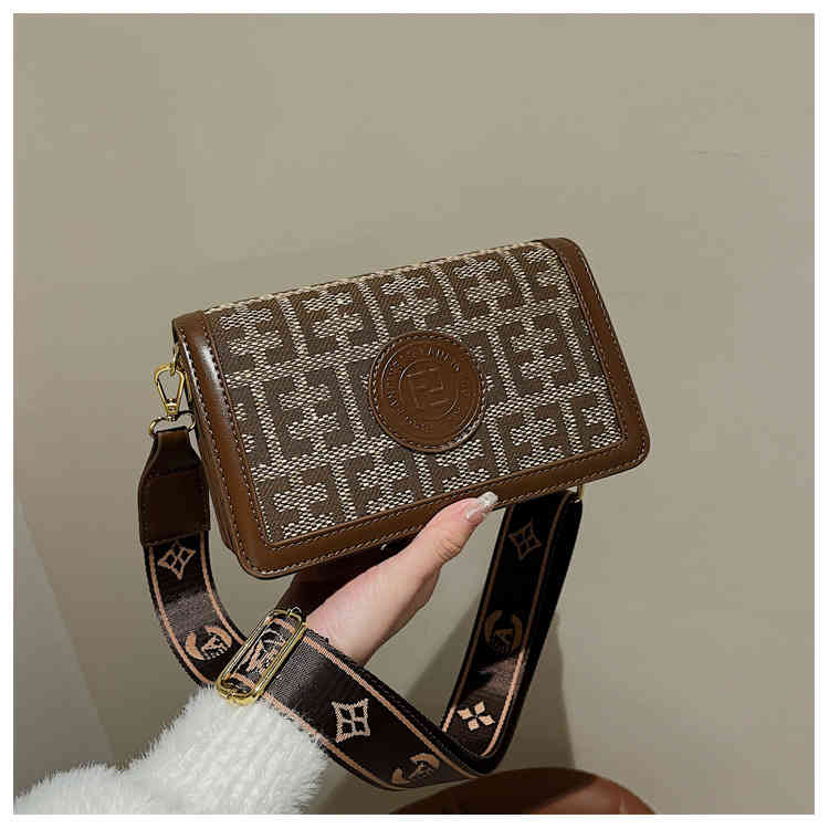 Bag female new fashion embroidery camera messenger small square bag letter wide shoulder belt single Purse_Outlet_MKFZ, Black
Bag female new fashion embroidery camera messenger small square bag letter wide shoulder belt single Purse_Outlet_MKFZ, Black