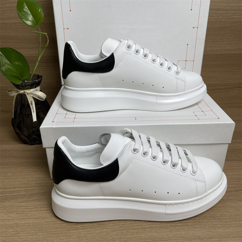 Luxury Designer Genuine Leather Platform Shoes 2022 Top Quality Mens Womens Lace Up White Black Velet Trainer Sneakers With Box Size 35-45, Customize
Luxury Designer Genuine Leather Platform Shoes 2022 Top Quality Mens Womens Lace Up White Black Velet Trainer Sneakers With Box Size 35-45, Customize