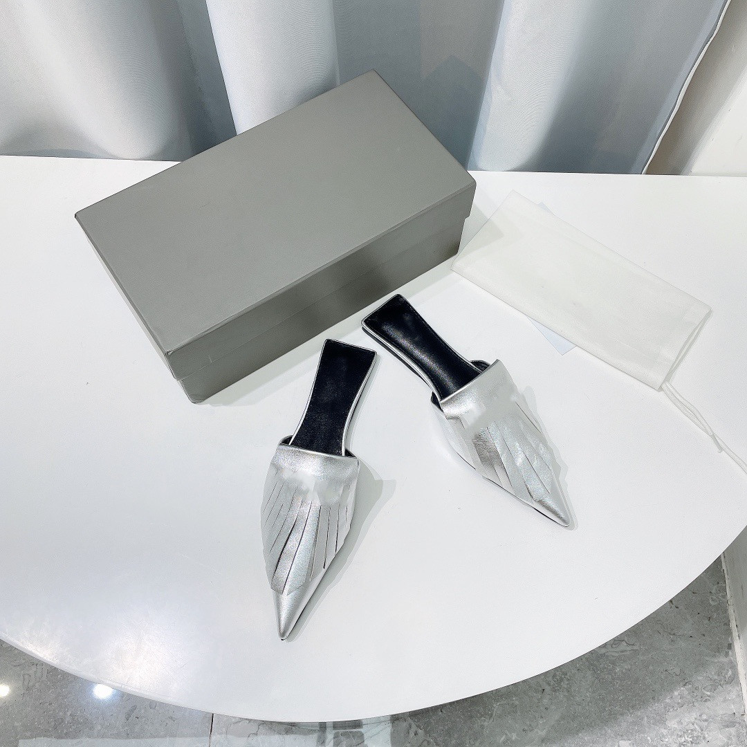 Temperament little woman essential pointy slippers flat bottom square elements feet comfortable delicate help noodles with design, Black
Temperament little woman essential pointy slippers flat bottom square elements feet comfortable delicate help noodles with design, Black