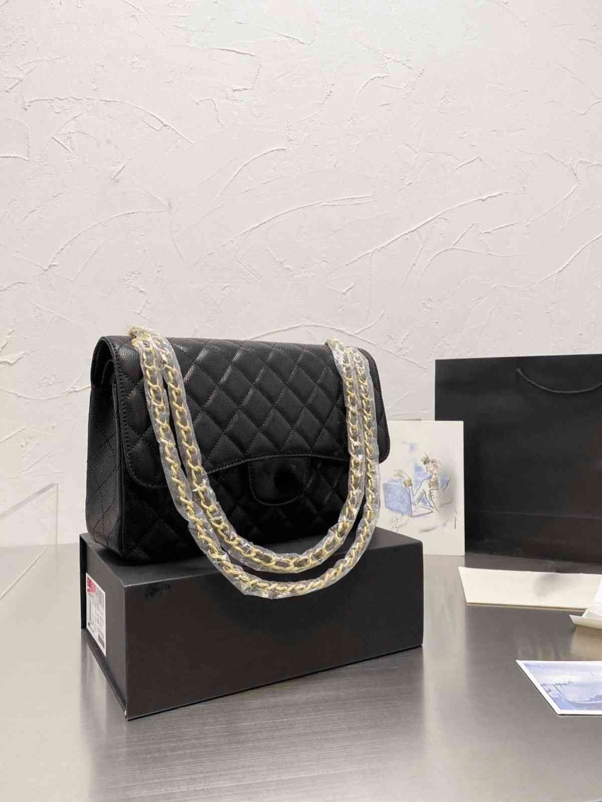 Crossbody Bags Classic Flap Wallet Lingge Handbag Well-known Designer Clutch Black Small Square Purses Camellia Messenger 1021
Crossbody Bags Classic Flap Wallet Lingge Handbag Well-known Designer Clutch Black Small Square Purses Camellia Messenger 1021