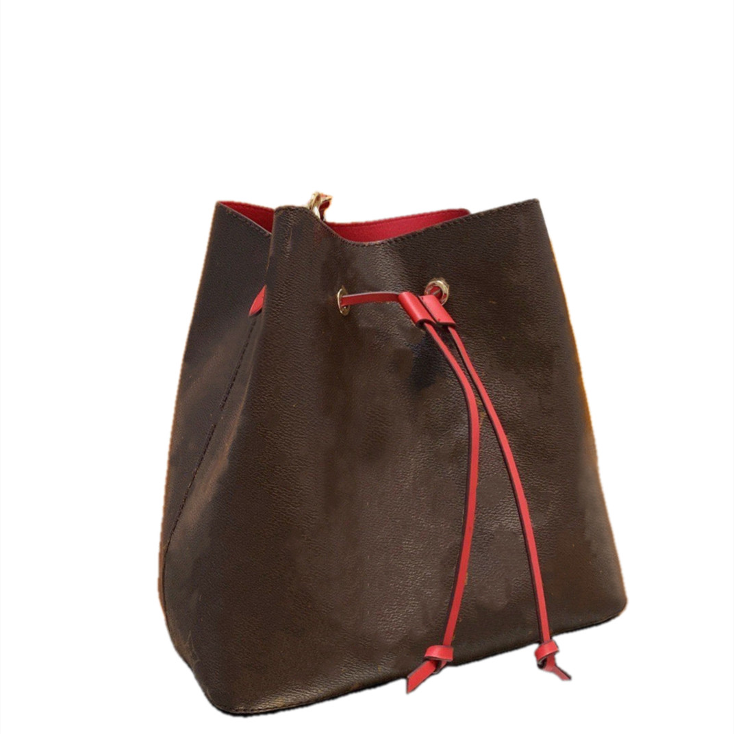 2021 Letter printing Drawstring Handbags simple pumping bucket messenger shoulder bag large capacity beach tote Designer Bags Hobo Purse 2 Straps Casual handbag, No bags
2021 Letter printing Drawstring Handbags simple pumping bucket messenger shoulder bag large capacity beach tote Designer Bags Hobo Purse 2 Straps Casual handbag, No bags
