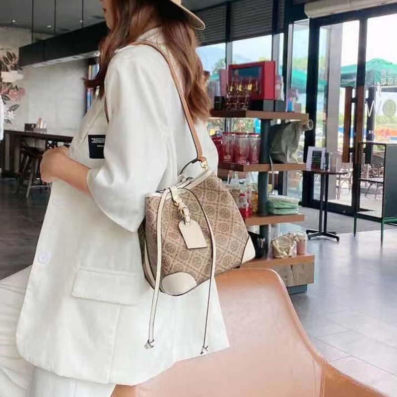 Leather presbyopia capacity bucket bag summer 2021 new portable messenger fashion drawstring single shoulder, White
Leather presbyopia capacity bucket bag summer 2021 new portable messenger fashion drawstring single shoulder, White