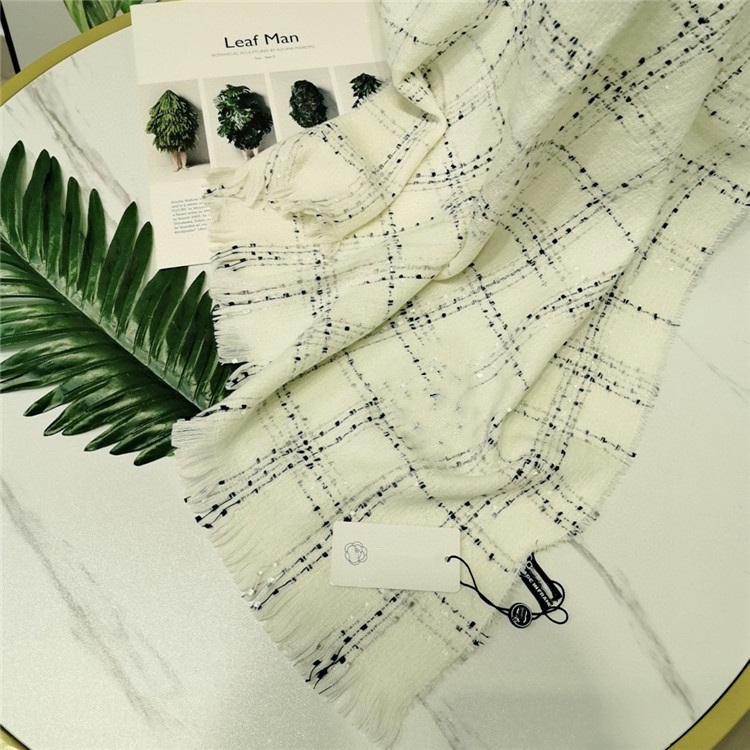 2021 Top designer woman Silk Fashion Letter Headband Brand Small Scarf Variable Headscarf Accessories Activity Gift w20
2021 Top designer woman Silk Fashion Letter Headband Brand Small Scarf Variable Headscarf Accessories Activity Gift w20