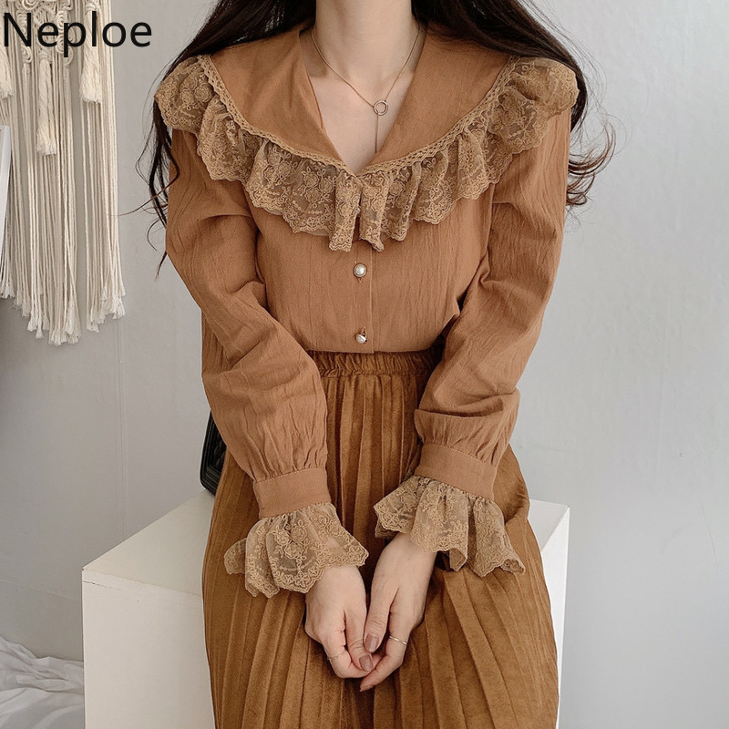 Neploe Women's Blouse Solid Elegant Temperament Tops Spring Korean Lace turn-down collar Pearl Button Flared Sleeve Shirt 4H418 210422
