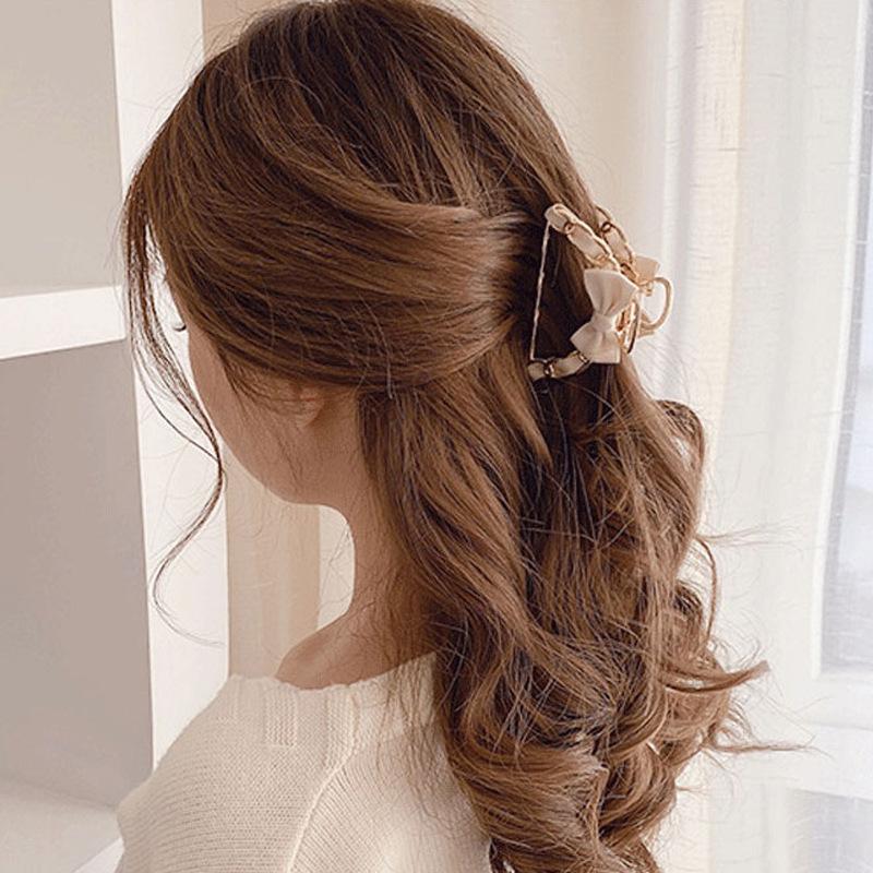 Hair Clips & Barrettes Women's Hairpin Elegant Chain Temperament Bow Tie Metal Semicircle Simple Versatile Large And Exquisite Casual
Hair Clips & Barrettes Women's Hairpin Elegant Chain Temperament Bow Tie Metal Semicircle Simple Versatile Large And Exquisite Casual