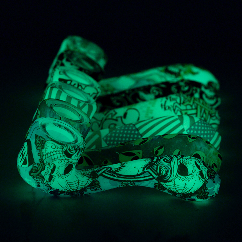 Silicone Pipes Alien Skull Glass Pipe Dab Rig Tobacco Accessories Glow in the Dark Environmentally FDA Water Bong
Silicone Pipes Alien Skull Glass Pipe Dab Rig Tobacco Accessories Glow in the Dark Environmentally FDA Water Bong