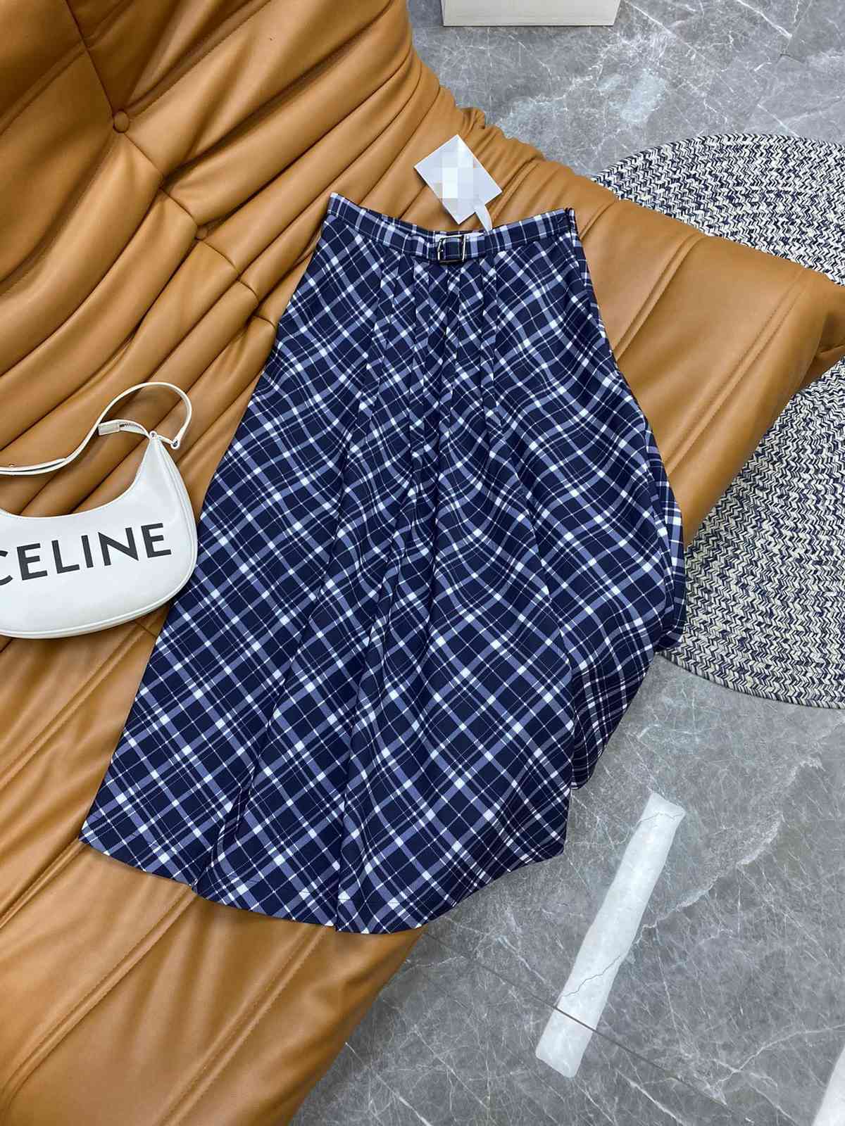 dress d home 21 early autumn style temperament fashion lady high waist big swing umbrella skirt slim lattice, White;black
dress d home 21 early autumn style temperament fashion lady high waist big swing umbrella skirt slim lattice, White;black
