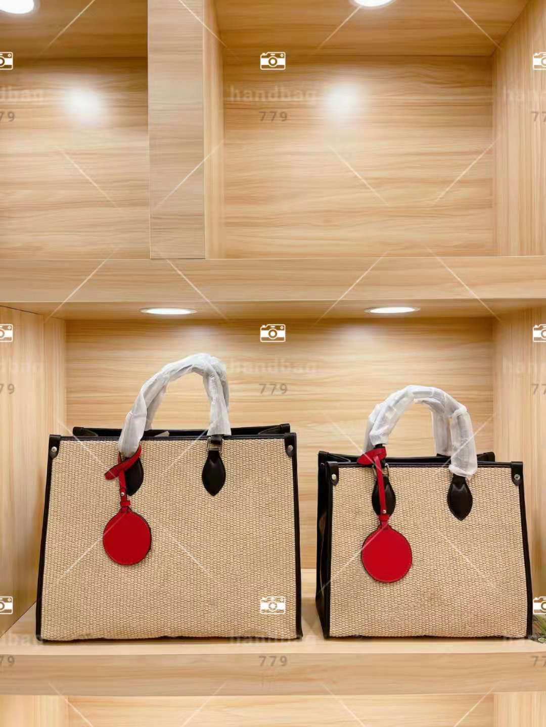 High luxury Summer limited sunshine tote bags Plain fashion leather straw alphabet designer casual beach men and women large capacity should
High luxury Summer limited sunshine tote bags Plain fashion leather straw alphabet designer casual beach men and women large capacity should