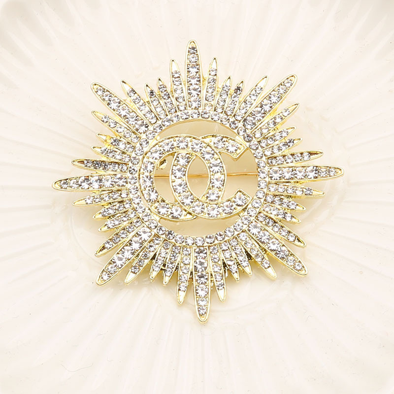 Letters Brooch Women Full Crystal Rhinestone Small Sweet Wind Sunflower Designer Brooches Suit Pins Fashion Jewelry Clothing Decoration High, Gray
Letters Brooch Women Full Crystal Rhinestone Small Sweet Wind Sunflower Designer Brooches Suit Pins Fashion Jewelry Clothing Decoration High, Gray