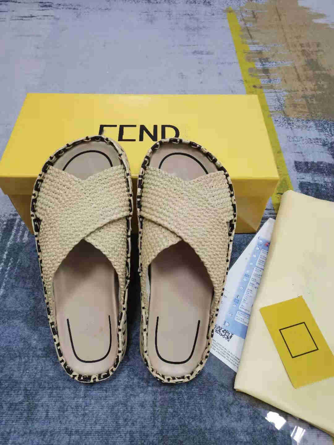 2021 Big size 35-39 strawberry Black Rubber Slide Slippers Green Red White Stripe Fashion Design Men Women with Box Classicflat
2021 Big size 35-39 strawberry Black Rubber Slide Slippers Green Red White Stripe Fashion Design Men Women with Box Classicflat