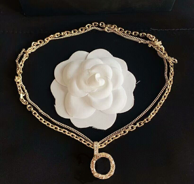 Women Luxury Letter Choker Pendant Necklace Chain Have Stamps Designer Necklaces For Lady Party Wedding Lovers Gift Hip Hop Jewelry With Box, Silver
Women Luxury Letter Choker Pendant Necklace Chain Have Stamps Designer Necklaces For Lady Party Wedding Lovers Gift Hip Hop Jewelry With Box, Silver