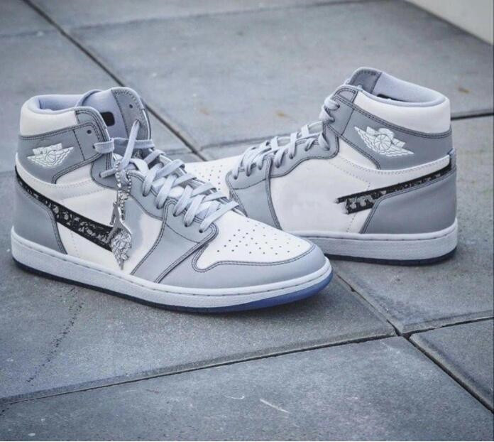 2021 new shipping Officially revealed anniversary collaboration Grey White French fashion style label Kim Jones Sneaker shoe size sty01
2021 new shipping Officially revealed anniversary collaboration Grey White French fashion style label Kim Jones Sneaker shoe size sty01