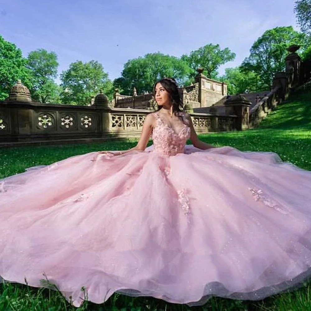 Elegant Pink Lace Appliques Ball Gown Quinceanera Dresses Sexy V Neck Plus Size Sweep Train Blackelss Formal Prom Party Gowns Sweet 16 Dress Vestidos 