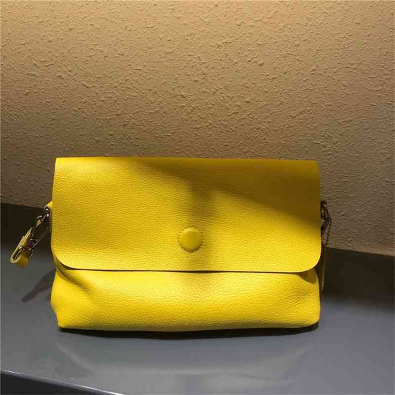 Women Luxurys Designers Bags 2021 Korean version simple texture soft cowhide pure color underarm Designer Handbag Handbags Totes Crossbody Bag
Women Luxurys Designers Bags 2021 Korean version simple texture soft cowhide pure color underarm Designer Handbag Handbags Totes Crossbody Bag