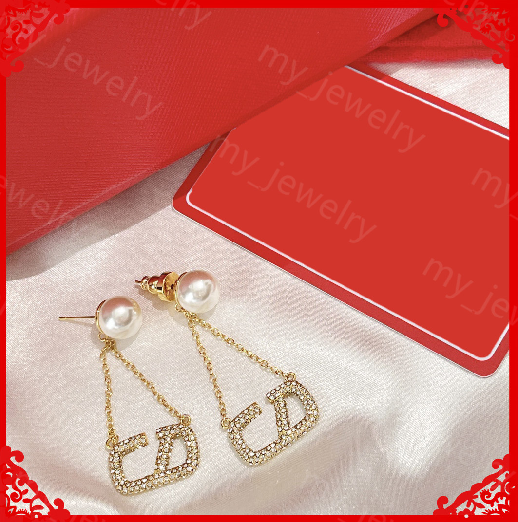 Woman Pearl Earrings Fashion Letter Gold Ear Studs Lady Luxurys Designers Tassels Earrings Womens Jewelry Rhinestones Earing Ohrstecker
Woman Pearl Earrings Fashion Letter Gold Ear Studs Lady Luxurys Designers Tassels Earrings Womens Jewelry Rhinestones Earing Ohrstecker