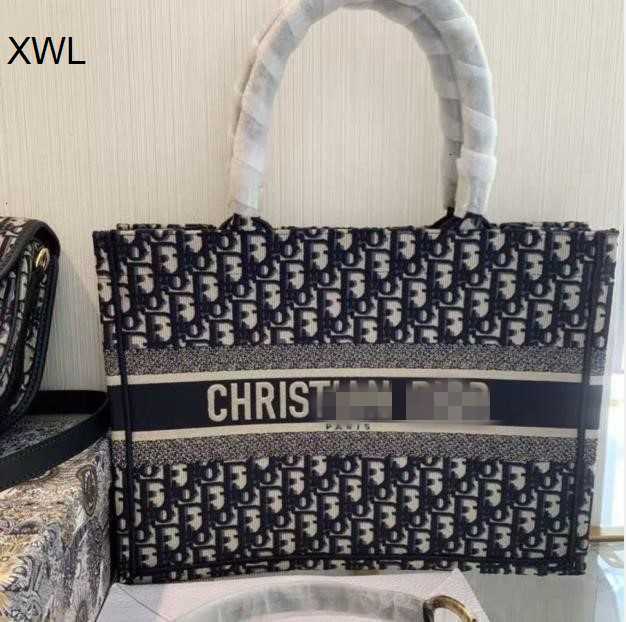 Christian 2021 Summer Python Pattern Tote handbag dio Fashion Shoulder Bag for Women Luxury Designer Brand Female Handbags cd Crossbody bags
Christian 2021 Summer Python Pattern Tote handbag dio Fashion Shoulder Bag for Women Luxury Designer Brand Female Handbags cd Crossbody bags
