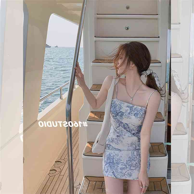 Retro French Gentle Floral Temperament Dress Feminine Sling Skirt Mini Summer Korean Fashion Women 210520, The picture color
Retro French Gentle Floral Temperament Dress Feminine Sling Skirt Mini Summer Korean Fashion Women 210520, The picture color