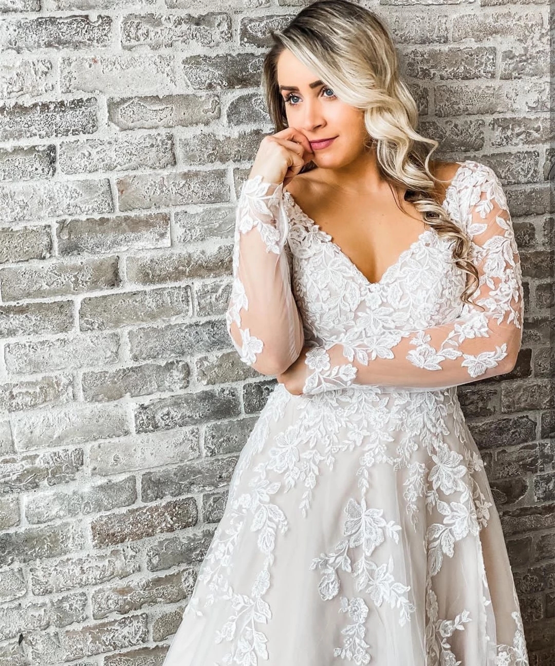 Princess Wedding Dress 2021 Long Sleeve Lace Appliques V-Neck Charming Robe De Mariee For Women Brides Lady Elegant 328