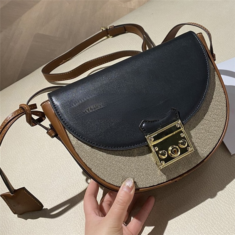 CLASSIC FLOWER 2021 Luxurys Designers Padlock Half Moon Women Shoulder Bags Handbag Purse Wallet Crossbody Tote Saddle Bag Purses Wallets Ha
CLASSIC FLOWER 2021 Luxurys Designers Padlock Half Moon Women Shoulder Bags Handbag Purse Wallet Crossbody Tote Saddle Bag Purses Wallets Ha