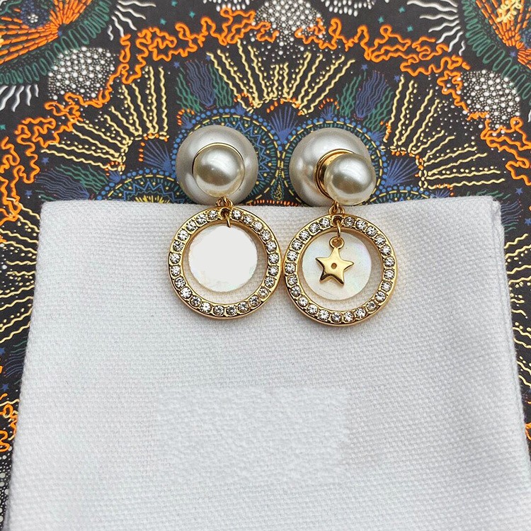 Top Quality Brass Women Designer Studs Ring full of CZ Stones White Pearls Stud Earrings Classic Style Engagement Jewelry Lady Party Gifts
Top Quality Brass Women Designer Studs Ring full of CZ Stones White Pearls Stud Earrings Classic Style Engagement Jewelry Lady Party Gifts