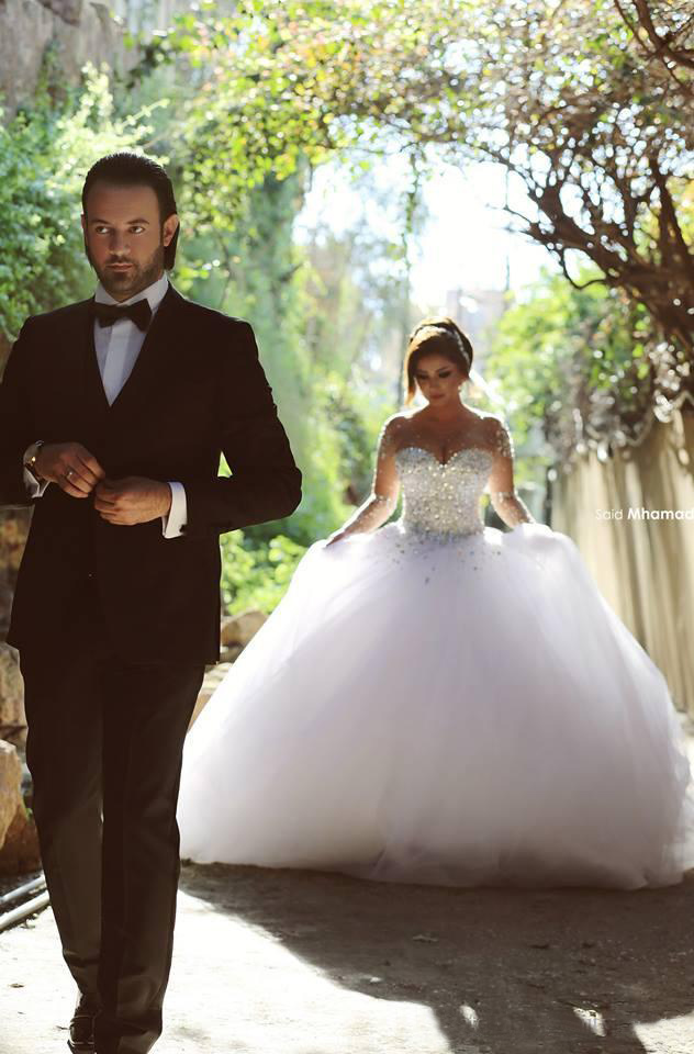 Luxurious Rhinestones Crystal Ball Gown Wedding Dresses Vintage O Neck Long Sleeves Backless Plus Size Floor-length Bridal Gowns