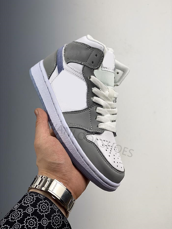 2021 Fashion Mid 1 Blue Grey Man Basketball Shoes Sports Running Sneakers Women Outdoor trainers SIZE 36-46
2021 Fashion Mid 1 Blue Grey Man Basketball Shoes Sports Running Sneakers Women Outdoor trainers SIZE 36-46