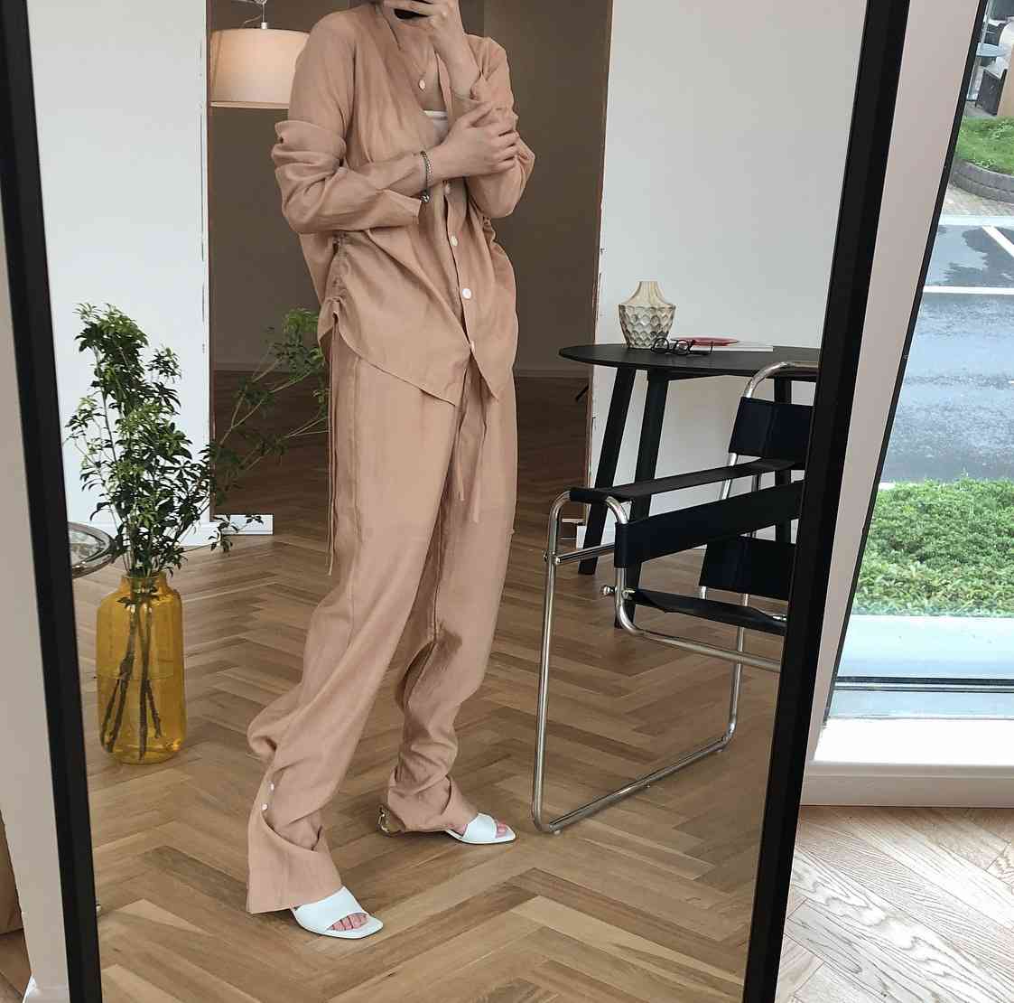 pants trousers louvre summer korean net red temperament v-neck shirt suit straight tube leggings fashion show thin two piece, Black;white
pants trousers louvre summer korean net red temperament v-neck shirt suit straight tube leggings fashion show thin two piece, Black;white