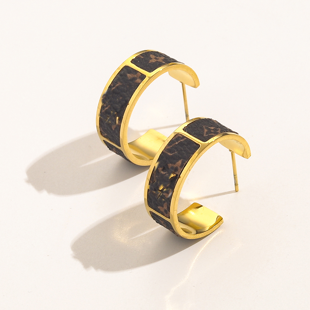 Luxury Brand Designers Letters Ear Stud Earrings Eardrop Gold Stainless Steel Geometric Famous Women Steel Seal Print Round Earring Wedding Party Jewerlry Gifts
Luxury Brand Designers Letters Ear Stud Earrings Eardrop Gold Stainless Steel Geometric Famous Women Steel Seal Print Round Earring Wedding Party Jewerlry Gifts